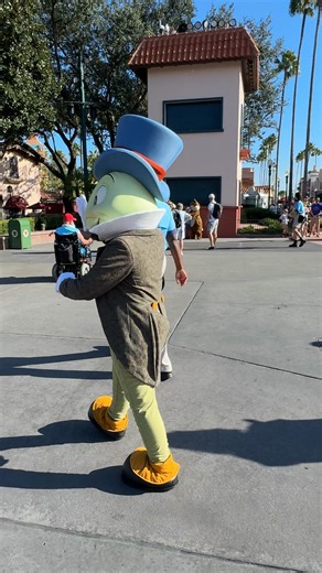 6.2K views · 265 reactions | We caught Jiminy Cricket passing by this morning at Disney’s Hollywood Studios. 聯 #jiminycricket #dhs #disneyshollywoodstudios #wdw #waltdisneyworld #disneyworld #disneycharacters #jiminy | Mousesteps | Facebook