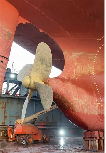 Pinasok ang Barko sa Shipyard sa Syros, Greece