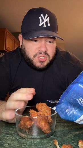 🔥 Exciting news! Check out this fantastic review of PERDUE® AIR FRYER READY™ CRISPY WINGS by @_bossvin and discover why it's so hard to resist the taste and incredible crunch of these mouthwatering, restaurant-quality wings! 🍗🎉 📸 @_bossvin | Perdue Chicken