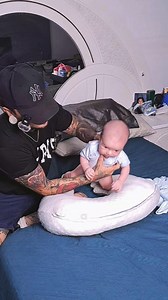 1M views · 61K reactions | El Tummy time es vital para que tu bb se ejercite y se desarolle ¿qué otros tips te sabes? . . #tummytime #tipsparapapá #tipsparapadres #consejosparapadres | Cocina Con Dan | Facebook