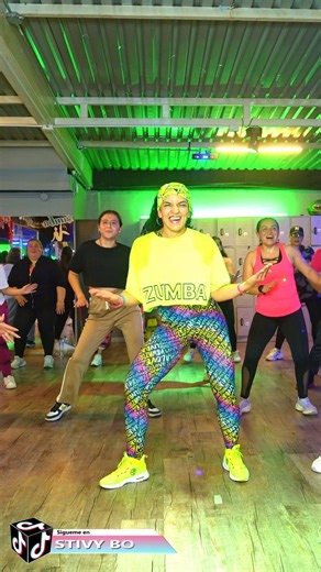 BoomBox 🇨🇴 on Instagram: "TIK TOK🔥Baila, quema calorías y disfruta🔥 Prueba esta rutina de #Zumba y Pierde peso 🎥 Clase GRATIS en youtube 💃 Instructora @diana__zumba con el apoyo de @powergymsuba #ZumbaTime #Boombox"