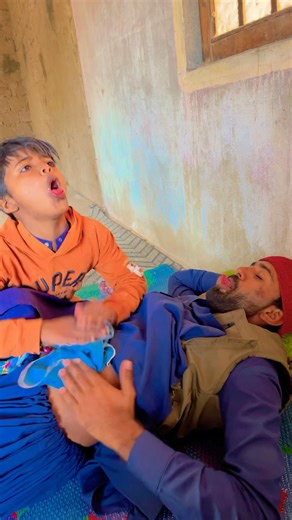 在爸爸肚子上拍拍拍#父女#父女日常 #父女 组合