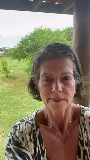 Monica Bousquet on Instagram: "Sobre o meu estilo de vida: 💪Levo uma vida sem muita complicação. 💪Uso Protetor solar todos os dias. 💪Bebo bastante água. 💪Faço atividade física. 💪Uso o colágeno todas as noites (dica de colágeno na bio). Venham comigo em busca da longevidade e do shape! ----- About my lifestyle: 💪 I lead a life without much complication. 💪 I wear sunscreen everyday. 💪 I drink a lot of water. 💪 I do workout. 💪 I use collagen every night (collagen tip in bio). Come with me