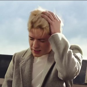 Ep 7 @flightattendantonmax streaming now… 👀 | Mae Martin