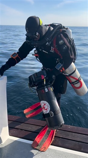 Fall fun. #scuba #scubadiving #techdiver #wreckdiving #scubadiver #techdiving #scubadive #rebreatherdiving #techdive #atlanticocean #outofhermind #wreckdiving #wreckdive #blink182 #diveboat #diveboats #divelife #boatcaptain | D/V Tenacious