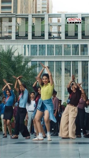 నేనో బటర్ ఫ్లై… మారా రాకెటై 💃😍 #NenoButterfly Song #VishwanathandSons #Shorts