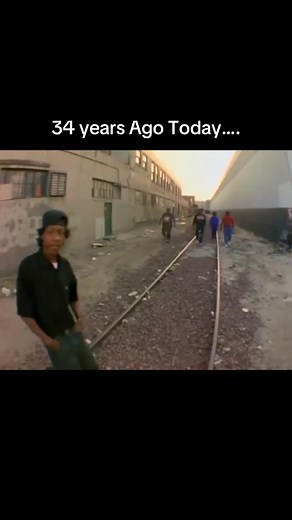 34 years ago today, DJ Quik released the legendary “Jus Lyke Compton” — one of the earliest records that helped define the West Coast sound before G-Funk fully took over. Straight outta Compton, Quik brought funk, street reality, and DJ precision together in a way that separated him from everybody else. This tape/era laid the foundation for a career that would later influence generations of producers and MCs across hip-hop. What’s your favorite early DJ Quik track? #djquik #unclejammsarmy #hipho