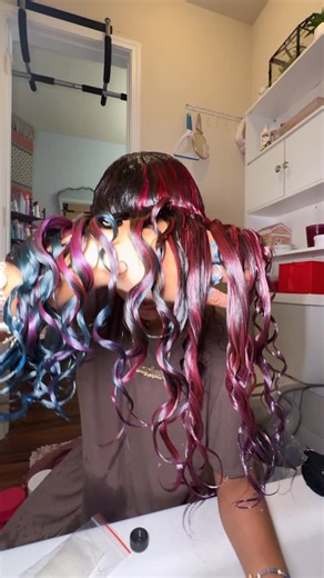 ꧁ 𝒜𝓃𝓃𝒶 ꧂ on Instagram: "@kristinesshair crystal quartz clear signature gloss treatment✨ helping keep our hair shiny at home through this holiday seasonnnn🤭❤️🎄 Other products used🫶🏽: @evahairnyc therapy session hair mask left in overnight @hairitagebymindy biotin infused shampoo @overtonecolor the remedy hair mask & black microfiber towel @tangleteezer hair brush #beauty #hair #haircare #hairgloss #curls"