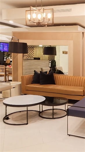 Cruzar la puerta de Holiday Inn Tijuana Zona Río es el primer paso hacia una estancia inolvidable. Nuestro lobby ha sido diseñado pensando en tu comodidad: desde espacios modernos para relajarte, hasta áreas funcionales para mantenerte conectado. | Holiday Inn Tijuana Zona Rio