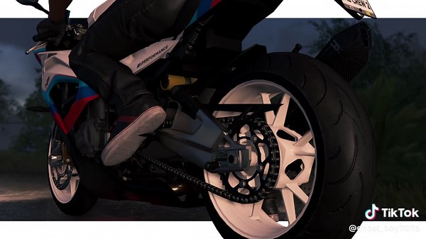 Exploring the BMW S1000RR in The Crew 2