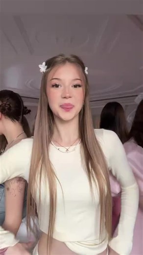 Летние купальники и стильные худи для девушек