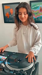 Scratch practice on a breakbeat 🔥 My scratch lessons! Learn how to scratch with me! https://nas.io/teamdjmichelle/products/bpim FOLLOW ME ON SOCIAL MEDIA: https://www.instagram.com/iamdjmichelle/ https://www.tiktok.com/@iamdjmichelle? https://www.mixcloud.com/iamdjmichelle/ https://soundcloud.com/iamdjmichelle https://www.threads.net/@iamdjmichelle https://www.youtube.com/@iamdjmichelle | Dj Michelle