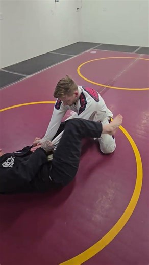 Using the lasso to sweep - mount - armbar. #cgt #oss #bgabjj #bjj
