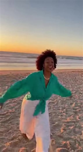 Beach vibes and a lifesaving reminder… have you booked your colonoscopy yet? 💃🩺 #ColonoscopyAwareness #CancerPrevention #ScreeningSavesLives #HealthMatters #FunnyButImportant Joy From Canada 🇨🇦 WWW.healing4joy.com WWW.healing4joy.com