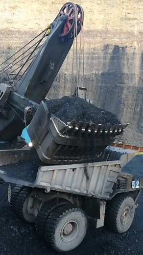 10K views · 92 reactions | power shovel unmatched strength heavy equipment in open pit mining #power #strength #Open | Excavator proyek | Facebook