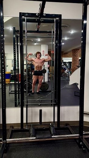 An empty gym means I can actually pose in the “trunks”#bodybuilding #bodybuilder #classicphysique