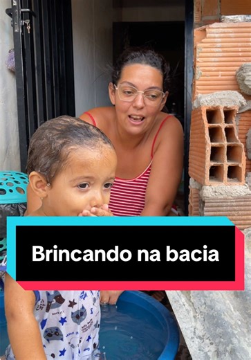 Brincando na bacia! @Dara