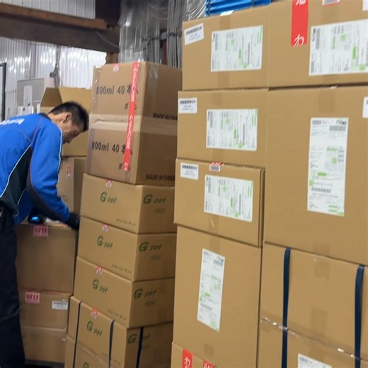 【公式】㍿フォーテック(Fortech) on Instagram: "📣 今週のフォーテック 【商品発送業務】 先日より開催の｢メリークワガタマスSALE｣では沢山のご注文ありがとうございました❗️🙇😊 佐川急便さんご協力の下、連日、必死のパッチ💦で発送しております❗️💪 ご注文品到着まで今しばらくお待ちくださいま～せ～🙇"