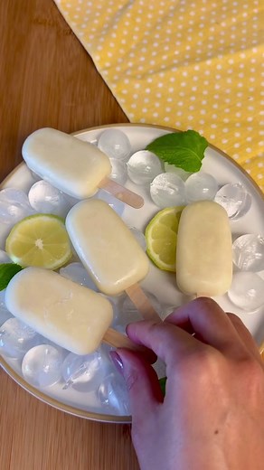 hese lemon popsicles are delicious, easy to make and very refreshing. Ingredients: • 2 frozen lemons (peeled and no seeds) • 1 cup coconut milk • 4 oz maple syrup Directions: • add all the ingredients to a blender and blend well. • pour in the mixture to a popsicle mold and freeze them for one hour. • serve and enjoy! . . . . #summersnack #summersnacks #popsicle #popsicles #veganrecipes #easyrecipe #healthyrecipes #keto