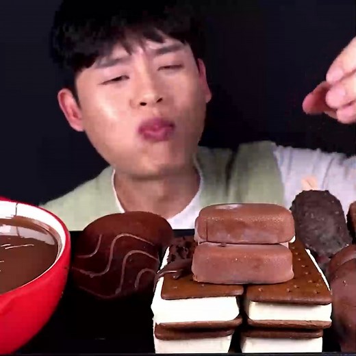 ASMR Chocolate Ice Cream & Soft Cakes 🍫🍦 | Bonggil eating