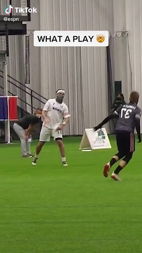 MOSSED HIM 😳 (via @AUDL) #catch #mossed #ultimatefrisbee