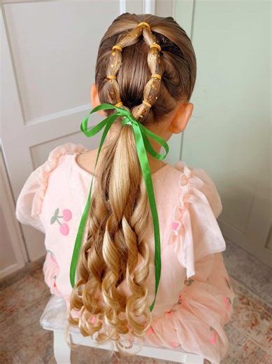 Watch in detail for a neat finish ❤️ This looks so cute for Easter 🐣 If you don’t have a ribbon, you can always use a bow instead 🎀 Hope you have a lovely Easter tomorrow 💜🐣🎀 #hairstyle #tutorial #easter #easterhair #hairstylesforgirls
