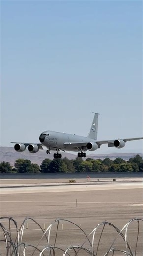 "Indy 74 Heavy" (USAF KC-135R Stratotanker) lands at Las Vegas (LAS) | 63-8041 #planespotting #KLAS