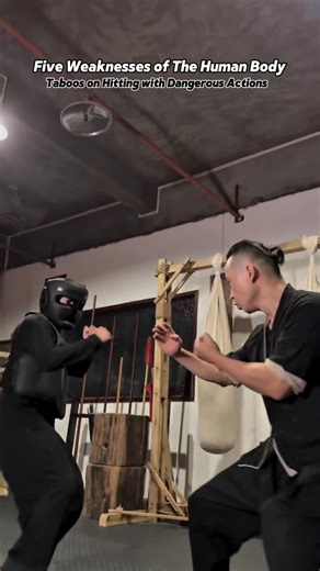 In the journey of martial arts, wisdom lies not only in strength but in knowledge of one's vulnerabilities. In this lesson, discover the soft spots within the human form and how ancient Wing Chun techniques transform them into opportunities for growth and understanding. . . . #WingChunWisdom #KungFuJourney #MasterYourWeakness . . Repost from IG: wingchun.tu_teng_yao.official | Wing Chun