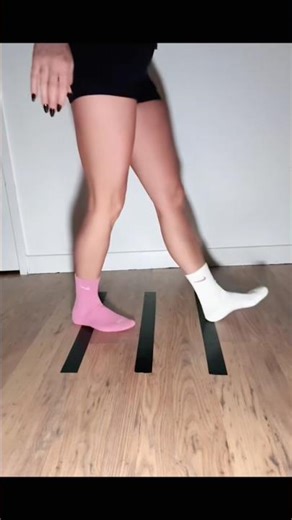 Double Polly pocket tutorial with tape! 💃🕺 #pollypocket #shuffletutorial #shuffle #dance