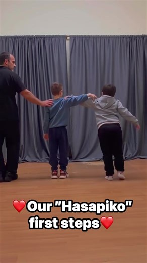 Hasapiko with our young dancers 🇬🇷 Teaching Greek dance to kids with joy, rhythm and tradition. Professional dance teacher — Greek • Latin • Tango Follow for more Greek dance classes. Would your kids like to try Hasapiko? #hasapiko #greekdance #kidsdance #danceclass #danceteacher