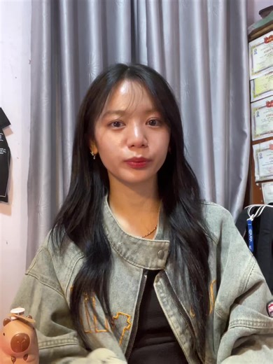 Exploring Denim Trends: Gray Jean Jacket Styling