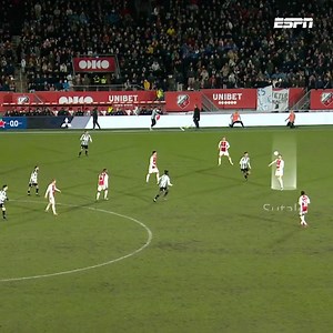 223K views · 793 reactions | Tussen alle dissonanten bij Ajax, valt één speler nog het meest op. "De meest simpele dingen in het voetbal, doet hij allemaal verkeerd" | ESPN NL | Facebook