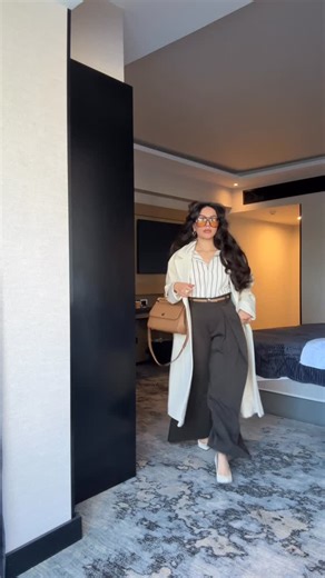 ‎Sarah Dursun || ساره دورسون‎ on Instagram‎: "لوك التسعينات 🤍 و شعر التسعينات بامتياز شنو رائيكم بمكس القطع ؟ #sarahdursun #outfitideas4you #outfitlove"‎