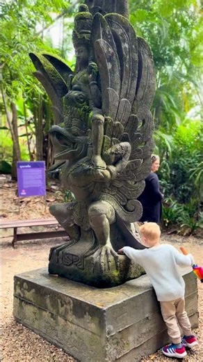 Byron’s Secret Garden: Crystals 💎 Japan 🇯🇵 India 🇮🇳 #ByronBay #CrystalCastle #CullenPHaynes