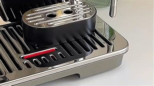 德龙（Delonghi）咖啡机 半自动意式冷萃 可变压技术15Bar泵压家用美式打奶泡现磨豆粉两用现