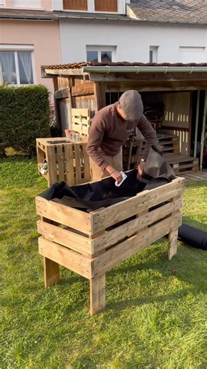 Raised bed planter 🌱 Gardening craft with Pallet Wood ✅