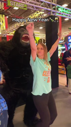 Happppppy new year 🎉🥂🎊 Wishing everyone the best 2026, even the haters 😘 #clevelandmomtok #cleveland #clevelandohio @Ashley L-T| Cleveland MOMTOK @Sheena @Tiffany Avant