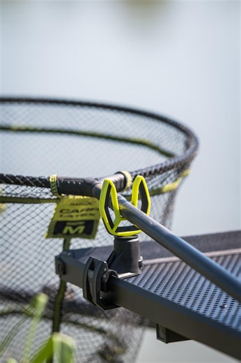 QR Side Tray Clamp🗜️🎣 Clema tavite laterale cu eliberare rapida, ce poate fi folosita pentru multiple aplicatii. In cazul in care sunteti deja posesorul unor tavite laterale Matrix, suntem convinsi ca veti aprecia acest nou accesoriu. | Fish Matrix