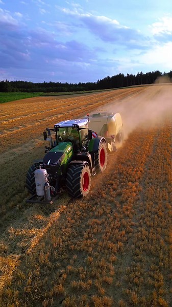 Fendt Tractors: Efficient Farming with Krone Press Systems