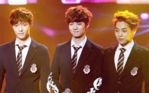 【EXO/EXO-M】《初雪》2013 东方卫视跨年演唱会现场LIVE。