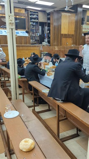 The Night After Shabbos Chazoin. 770 Eastern Parkway