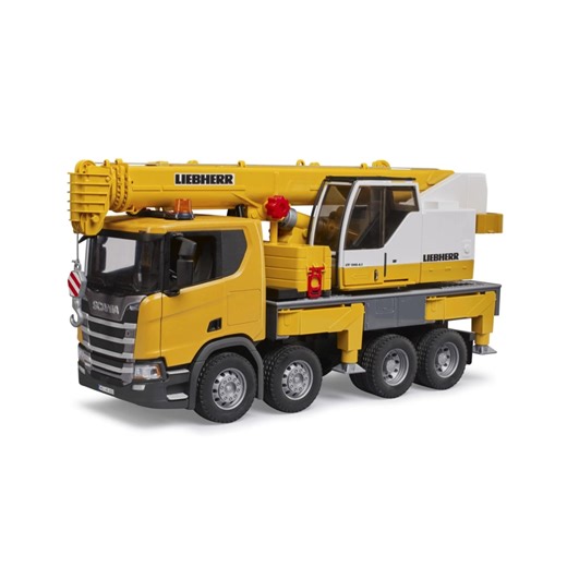 Comfortable and robust, BRUDER presents the Scania Super R series in its range. The R series is characterised by its unique combination of comfort and durability. It is therefore ideally suited to every situation that may arise. It is precisely these different situations that children can experience realistically with these BRUDER models. The Crane truck is already a considerable size when the telescopic crane is extended and can be extended again with an additional boom. With the crane boom ful