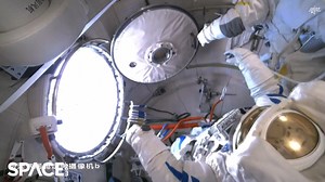 See footage of a spacewalk conducted outside the Tiangong space station by Chinese astronauts Jing Haipeng and Zhu Yangzhu on July 20, 2023. Full Story 👉 https://trib.al/PloqwxH Credit: Space.com | footage courtesy: China Central Television (CCTV) | edited by Steve Spaleta | Space.com