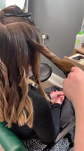 Waves tutorial ⚡ con ghd curve classic curl tong in azione 💘 PS: Ricordatevi di aprire le vostre onde una volta raffreddate https://www.ghdhair.com/it/arricciacapelli/arricciacapelli-ghd-curve-ricci-classici | ghd