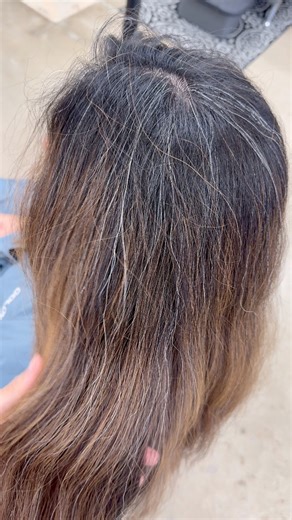 You don’t always have to cover your Grey to feel beautiful! Sometimes blending does the trick, especially if you love 💗 LOW MAINTENANCE. This beauty comes in about twice a year and doesn’t mind seeing her natural “sparkle” in the mix. Just know that whatever combination we choose is unique to your personality, your preference and your lifestyle. So if you’re looking for a Grey blending specialist in #sanantonio check out one of our master colorist Got Hair? Color Salon We look forward to walkin