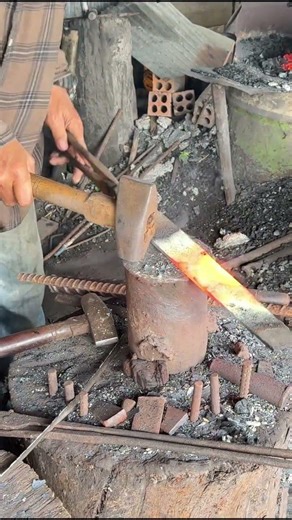 Old school forging techniques #porsethsteel #shorts