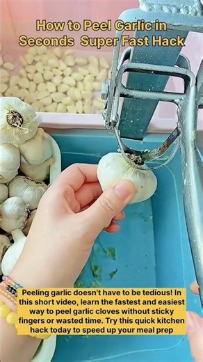 How to Peel Garlic in Seconds! 🧄 Super Fast Hack