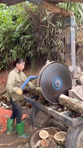 woodworkers #architecture #workshop #woodworkingtools #custommade #finewoodworking #wooden #construction #woodworkingproject #craft #homedesign #woodworkingskills #customfurniture #makersgonnamake #reclaimedwood #cnc #joinery #woodartist #epoxy #luthier #handtools #rustic #shoplocal #decoration #walnut #artist #liveedge #woodfurniture #craftsman #customwoodwork | amazing skills