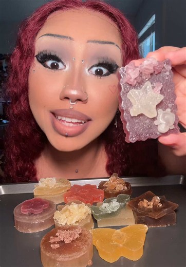 You can use code “auntiepp” for 10percent off if y’all wanna try these !! @Sparkles Crystal Candy thank you 💜 #mukbang #eatwithme #duhparis #eatingshow #asmr