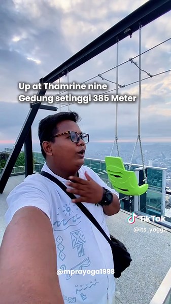 New Experience di Jakarta, Main ke gedung tertinggi di Indonesia 📸 Ketinggian Gedung ini 385 Meter atau setara dengan 109 Lantai 🏢 Kalian wajib Cobain sih naik ke gedung ini , Karna pemandangan City View Jakarta Bagusss banget , satu Jakarta keliatan semu wehhh 🫵🏼🥳 Untukk tiket masuknya/HTM : Mulai 100Ribuan/orang - Tiketnya sudah bisa kalian pesen lewat web Up at Thamrin nine / Bisa cek Instagram @upatthamrinnine Open untuk Publik 8 Juni 2025 - Jadi jangan sampai kelewatan cobain sensasi a
